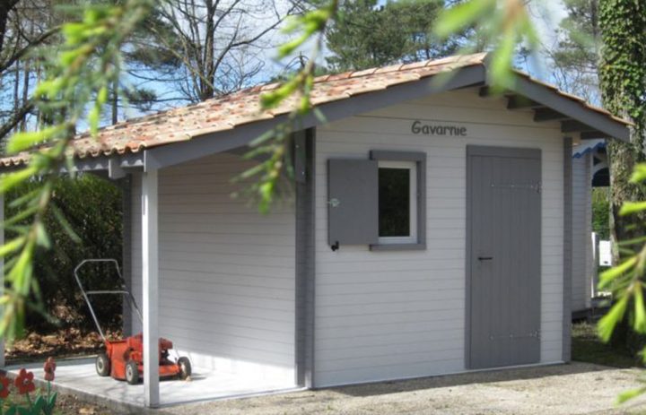 Modèle GAVARNIE 9,00 m²<br/>
Façade 3,00<br/>
Profondeur 3,00<br/>
Présenté avec option : chassis ouvrant et volet + AUVENT LATERAL 1,80 x 3,00